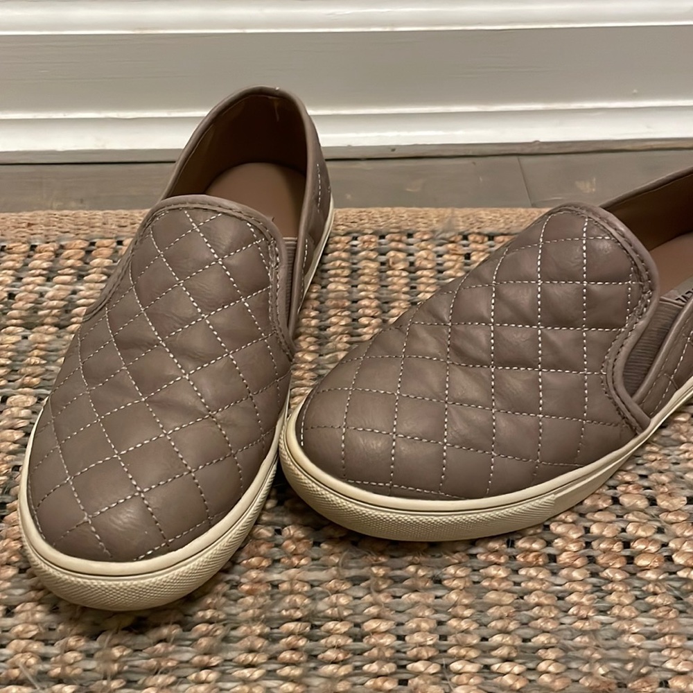 Steven Madden tan slip-on shoes. Size 7.